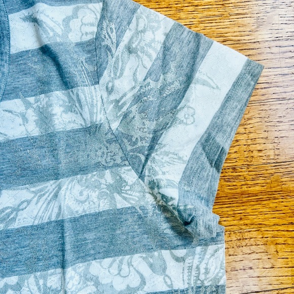 CHICOS ZENERGY GRAY WHITE STRIPE TOP - Picture 2 of 8